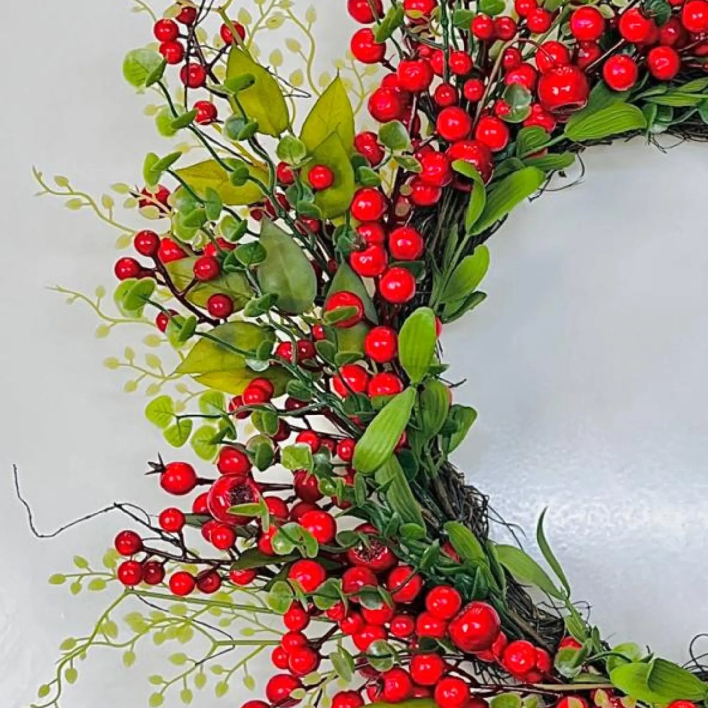 Green Leaves & Red Berries Wreath - Large (55 cm) PartyPerfetto