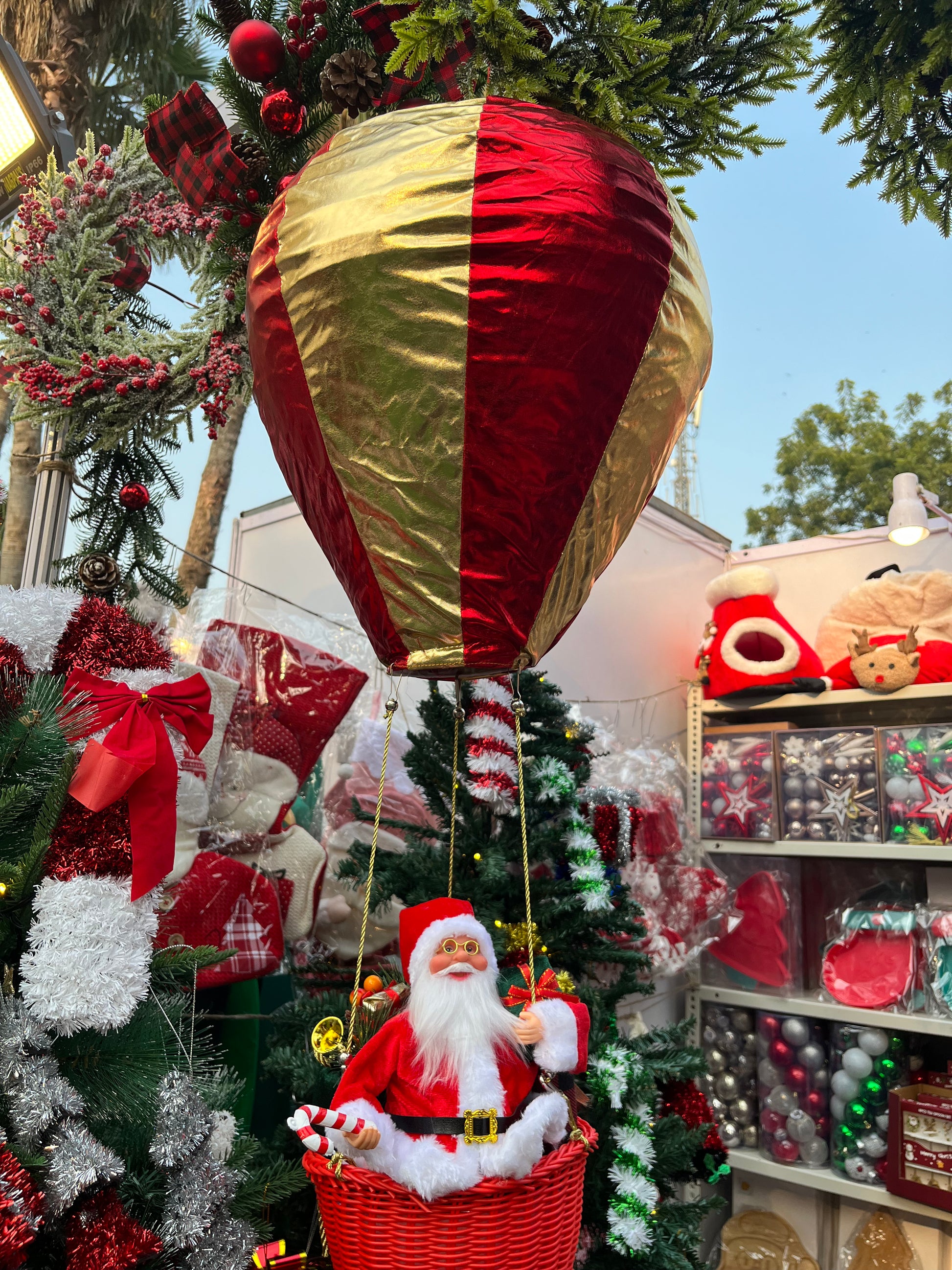 Santa Hot Air Balloon PartyPerfetto