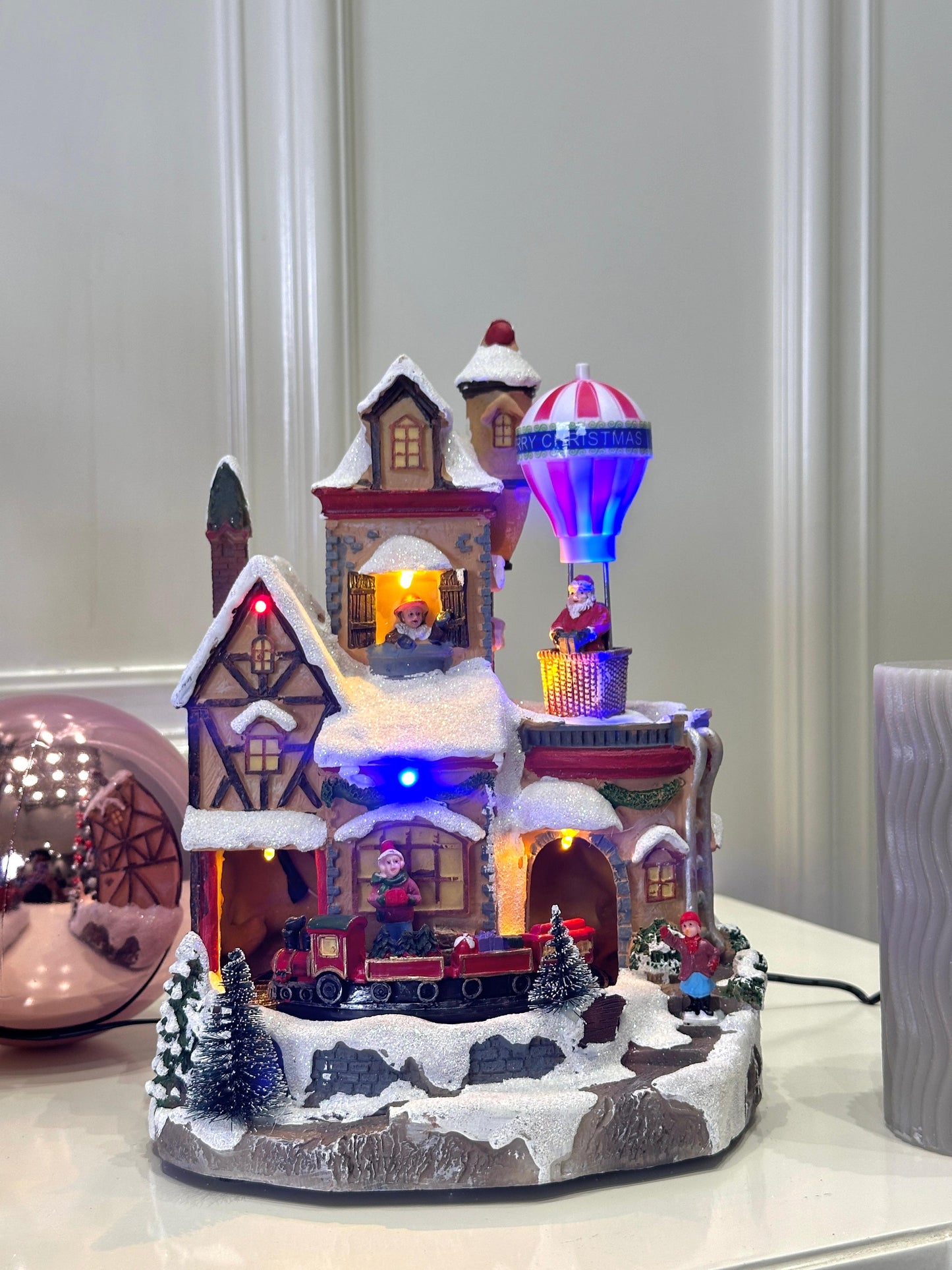 LED Polyresin Indoor Scenery PartyPerfetto