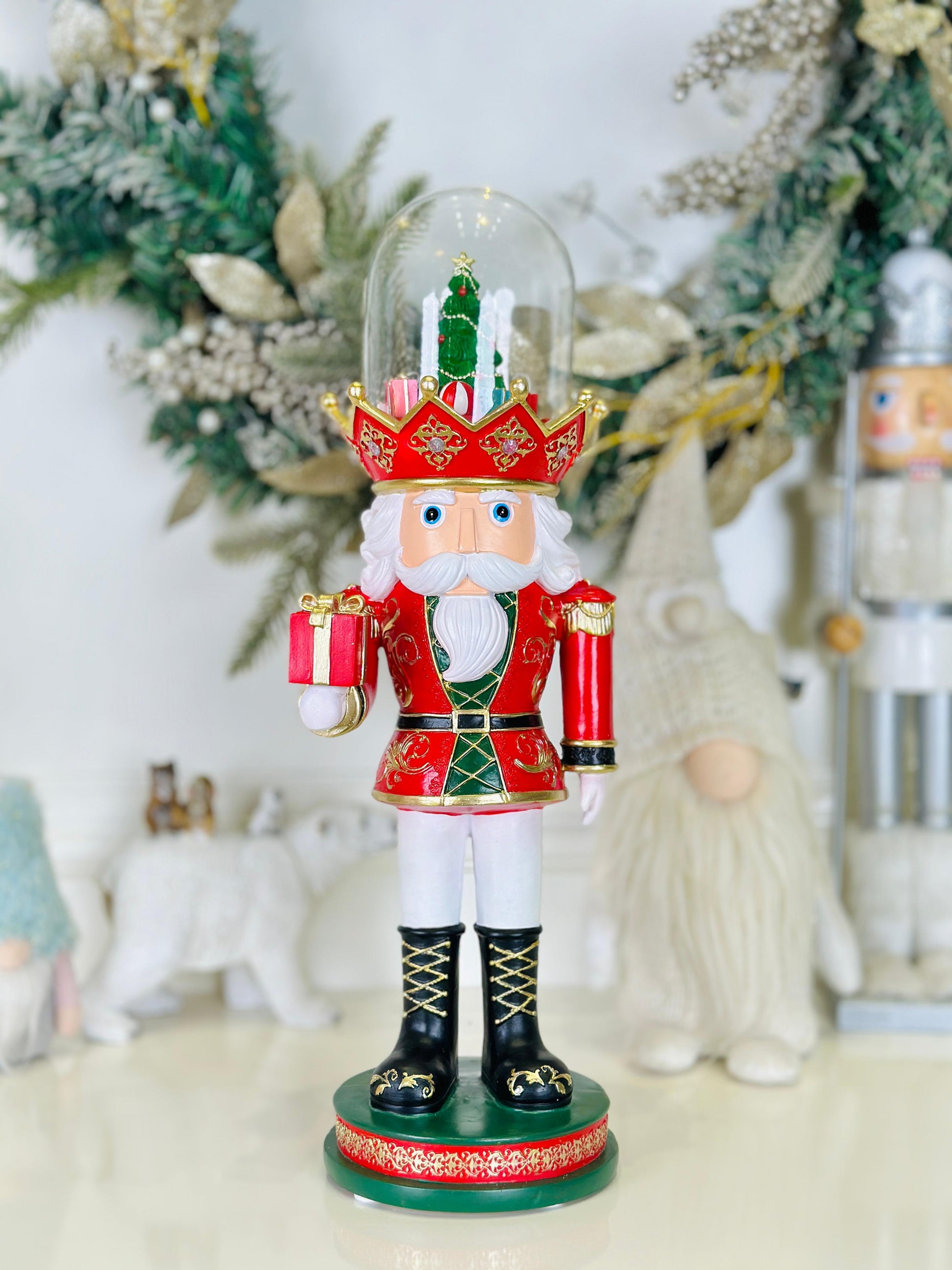 Traditional Nutcracker With Spinner PartyPerfetto