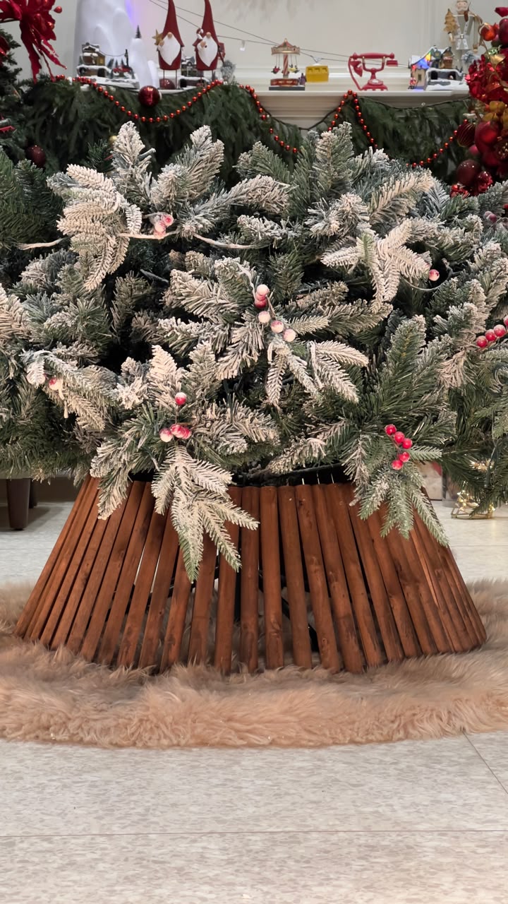Wood Tree Skirt Party Perfetto
