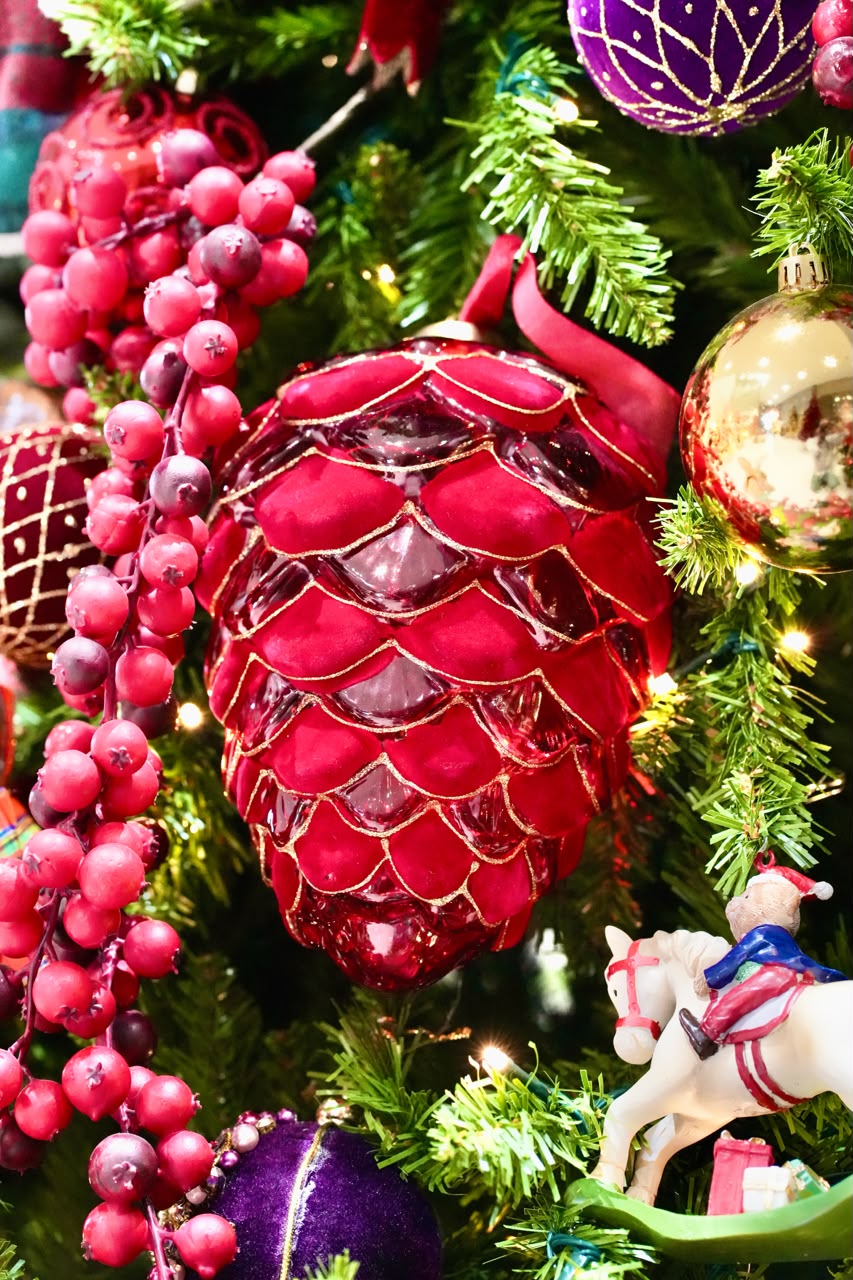 Micro Pinecone LED (21cm) PartyPerfetto