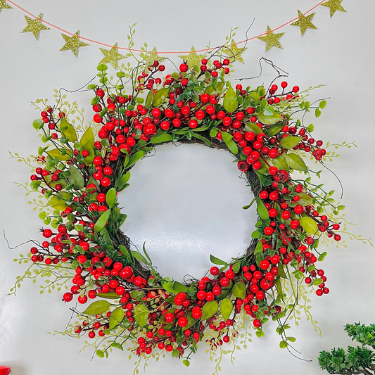 Green Leaves & Red Berries Wreath - Small (45 cm)