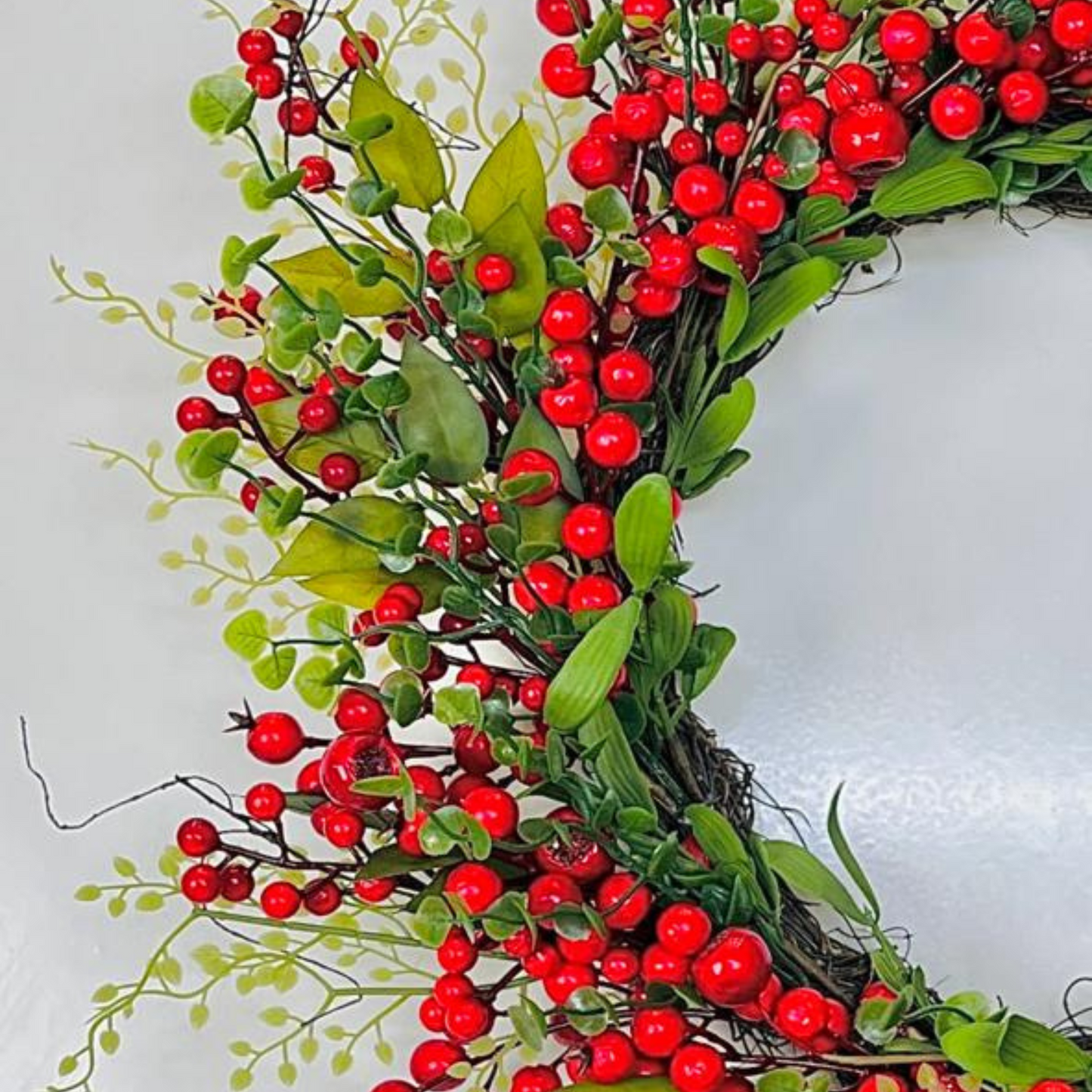 Green Leaves & Red Berries Wreath - Large (55 cm)