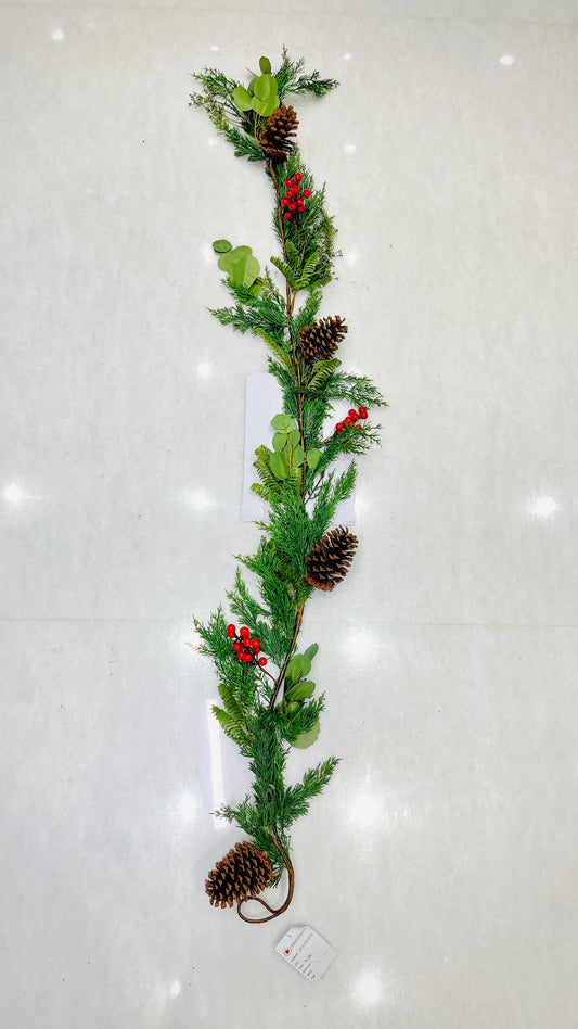 Red Berries & Pinecones Garland (182 cm)