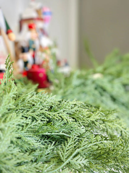 Cypress Garland (274 cm)